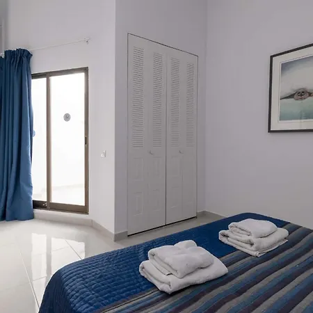 Castle Harbour 35 - Two Bed Лос Кристианос