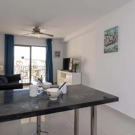 Castle Harbour 35 - Two Bed Апартаменты Лос Кристианос