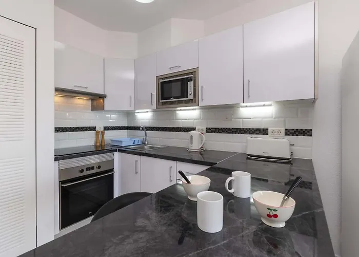 Castle Harbour 35 - Two Bed Apartment *