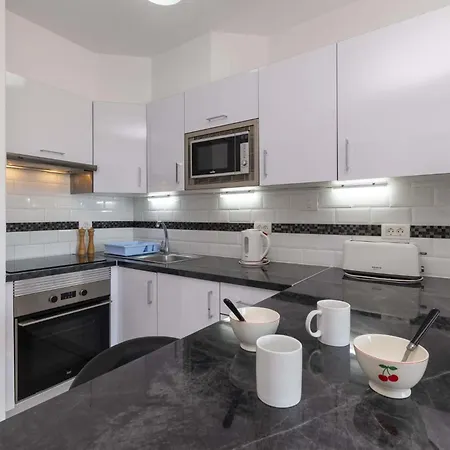 Castle Harbour 35 - Two Bed Lägenhet *