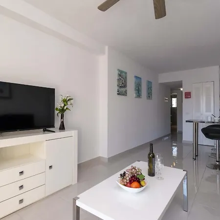 Apartment Castle Harbour 35 - Two Bed